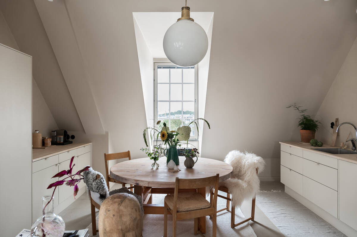 A Stockholm Maisonette Decorated in Warm Neutrals 5 stockholm-apartment-warm-neutral-color-palette-nordroom