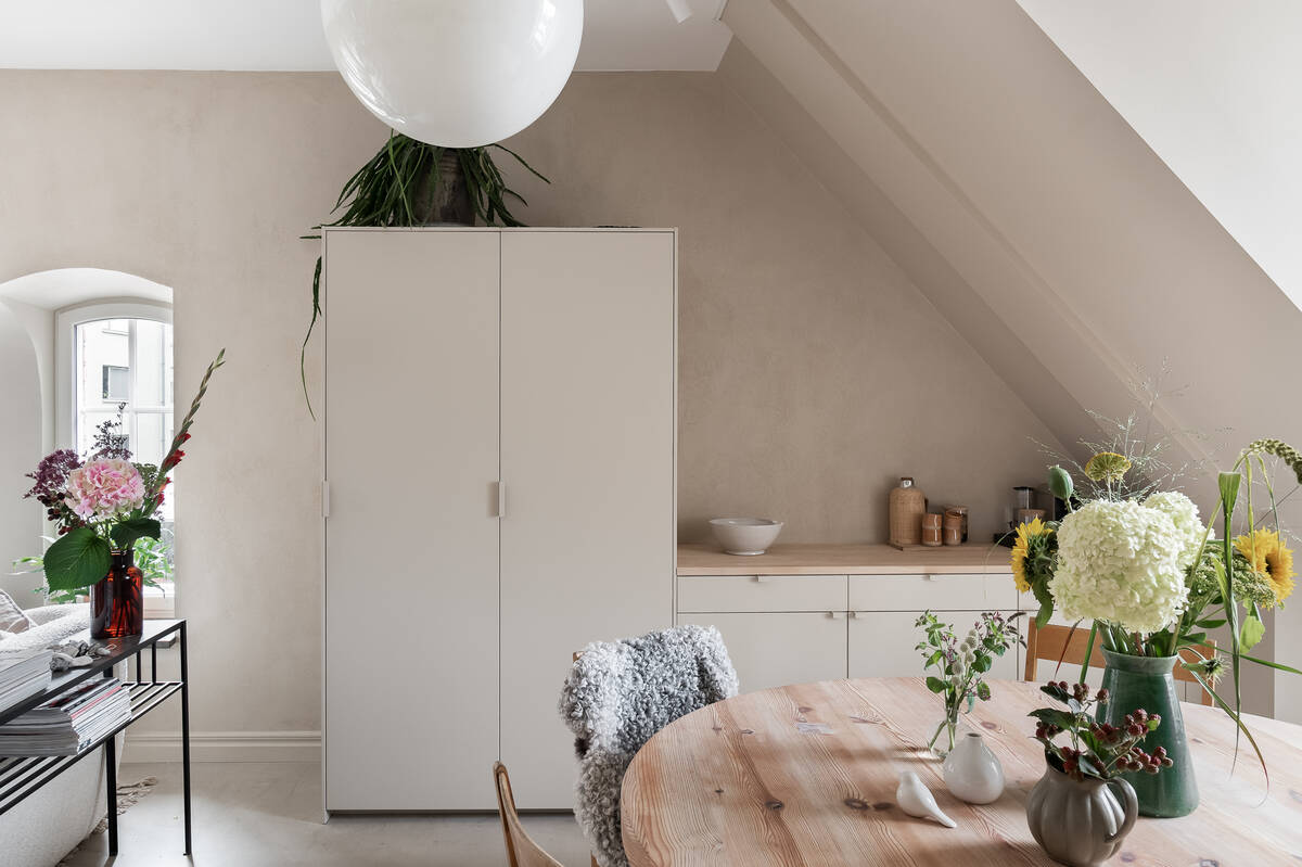 A Stockholm Maisonette Decorated in Warm Neutrals 7 stockholm-apartment-warm-neutral-color-palette-nordroom