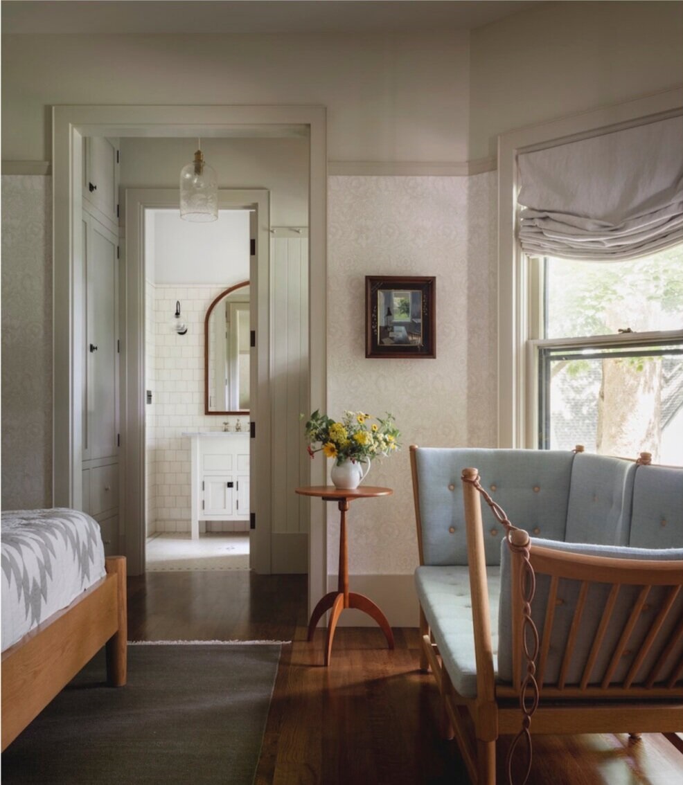 Reading Nooks in a Stylish Iowa City Home 18 bedroom-sitting-area-iowa-city-house-jessica-helgerson-nordroom