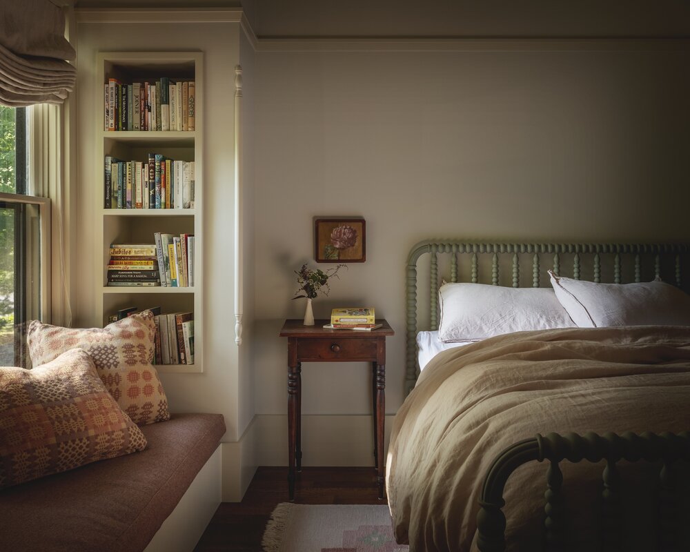 Reading Nooks in a Stylish Iowa City Home 13 bedroom-window-seat-reading-nook-iowa-city-house-jessica-helgerson-nordroom