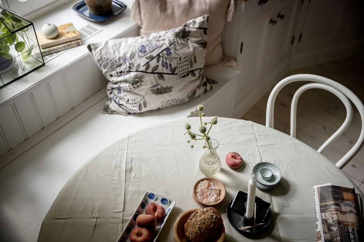 A Bright and Natural Scandinavian Apartment 14 white-kitchen-window-seat-bright-natural-scandinavian-apartment-period-details-nordroom