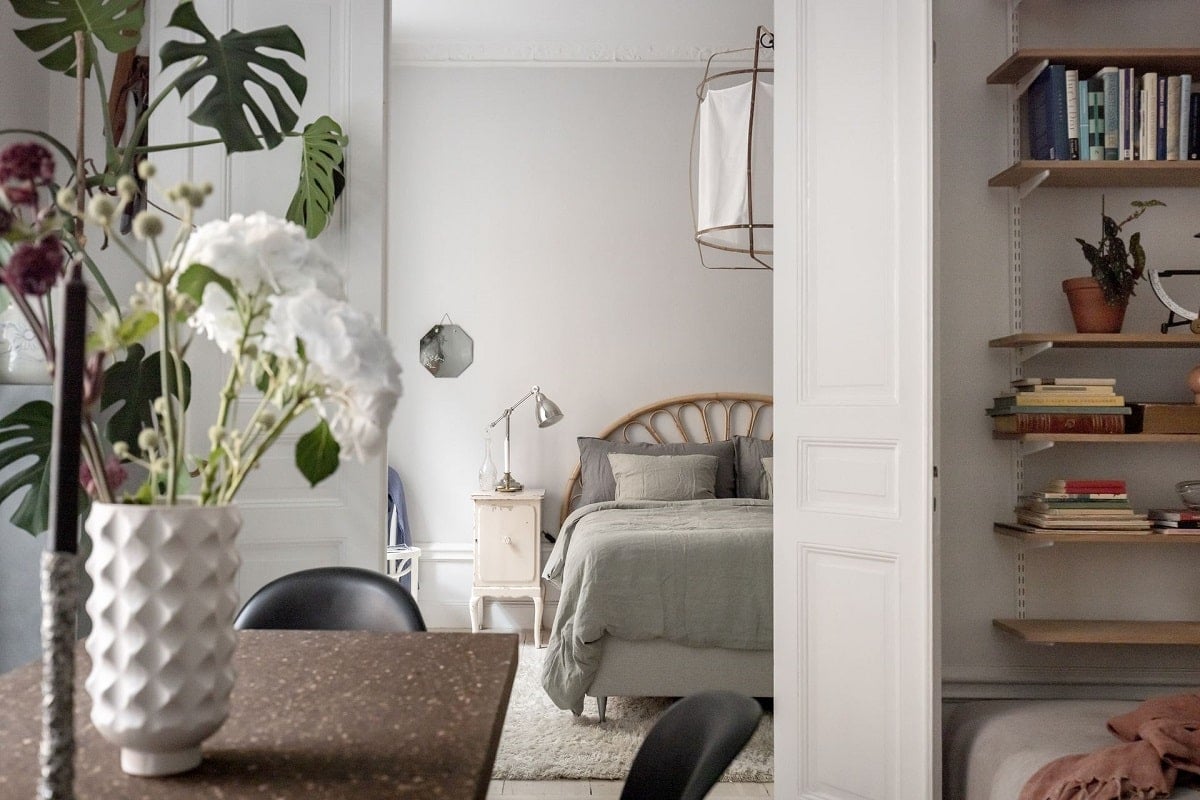 A Bright and Natural Scandinavian Apartment 8 bright-natural-scandinavian-apartment-period-details-nordroom