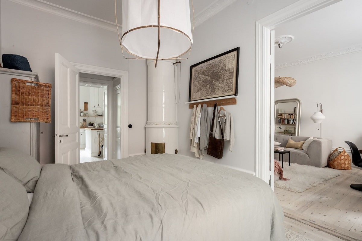 A Bright and Natural Scandinavian Apartment 10 bright-natural-scandinavian-apartment-period-details-nordroom