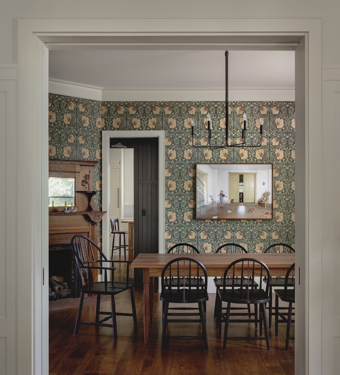 Reading Nooks in a Stylish Iowa City Home 4 dining-room-william-morris-iowa-city-house-jessica-helgerson-nordroom