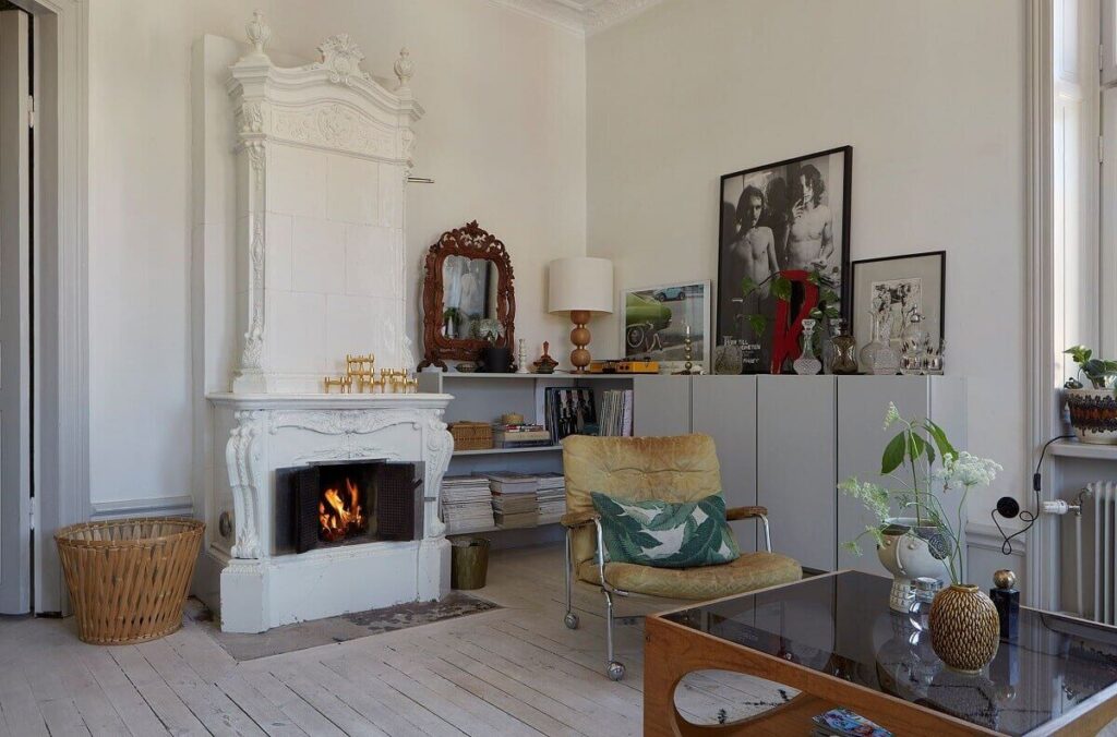 A Light and Charming Scandinavian Apartment 3 light-scandinavian-living-room-kakelugn-fireplace-nordroom