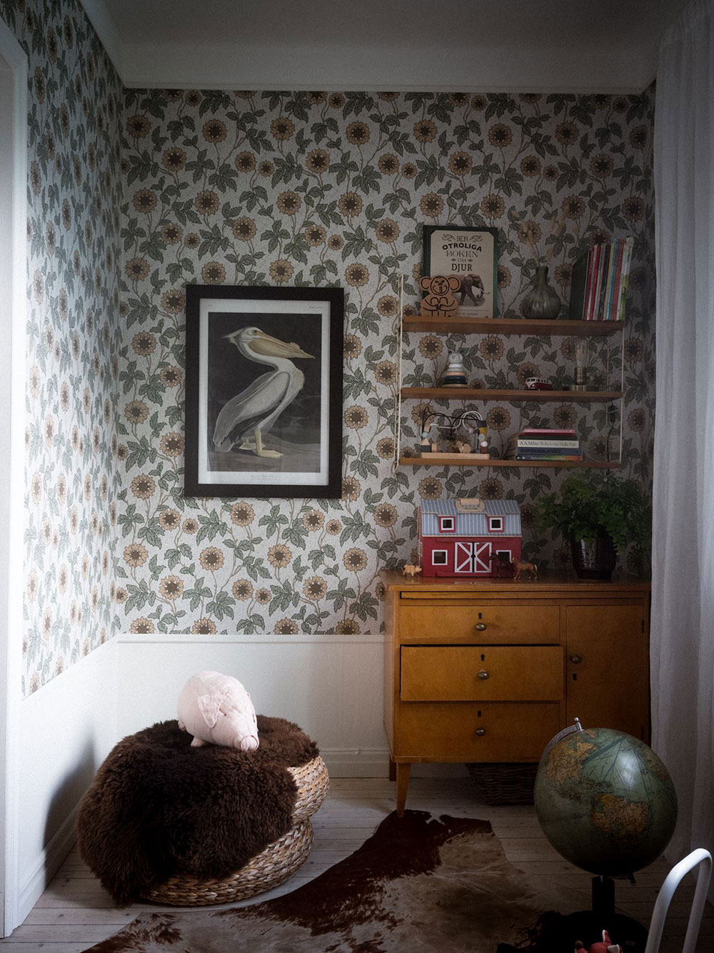 A Moody Green Living Room in a Scandi Apartment 14 childrens-room-wallpaper-vintage-decor-scandinavian-apartment-nordroom