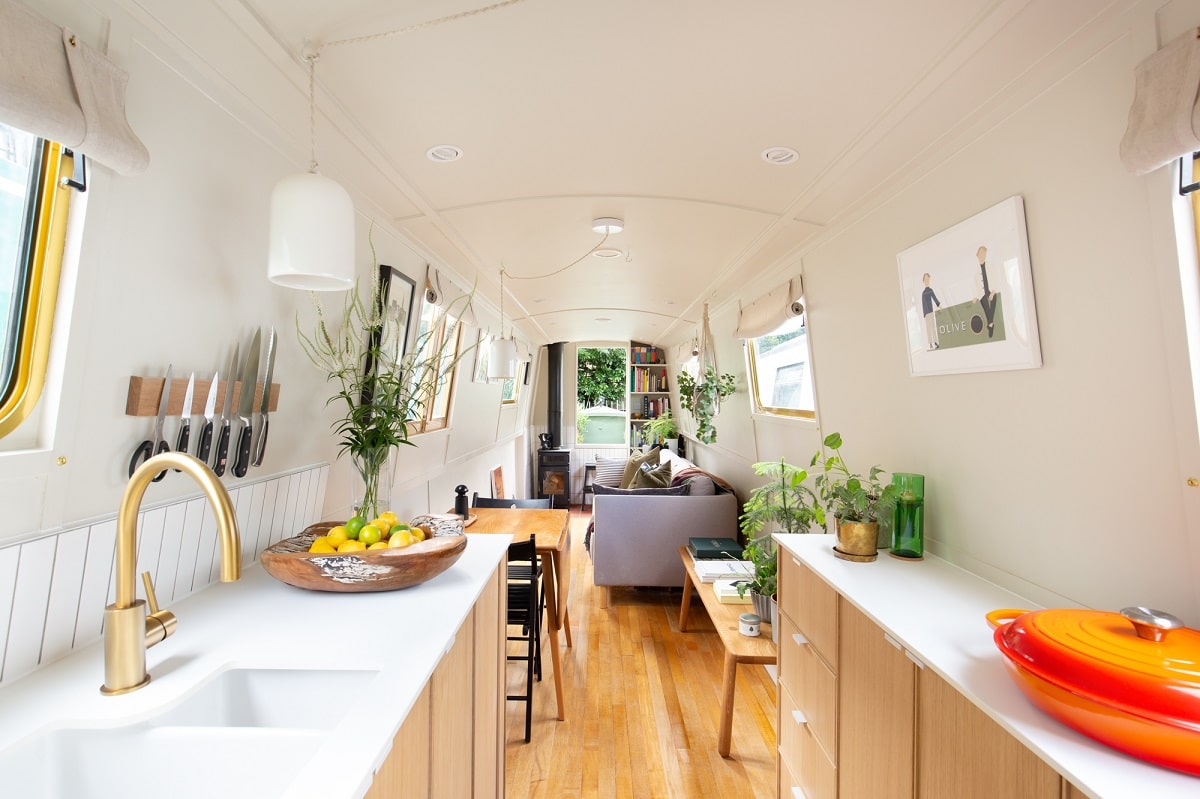 A Narrow but Stylish Houseboat in London 8 narrow-houseboat-london-nordroom