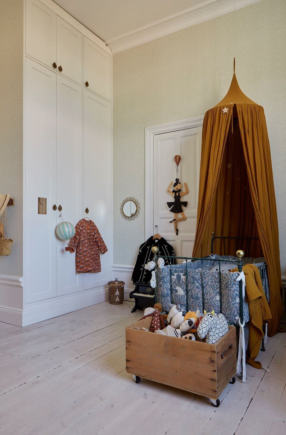Beautiful Gender Neutral Nursery Ideas 5 shared-children-bedroom-scandinavian-apartment-nordroom