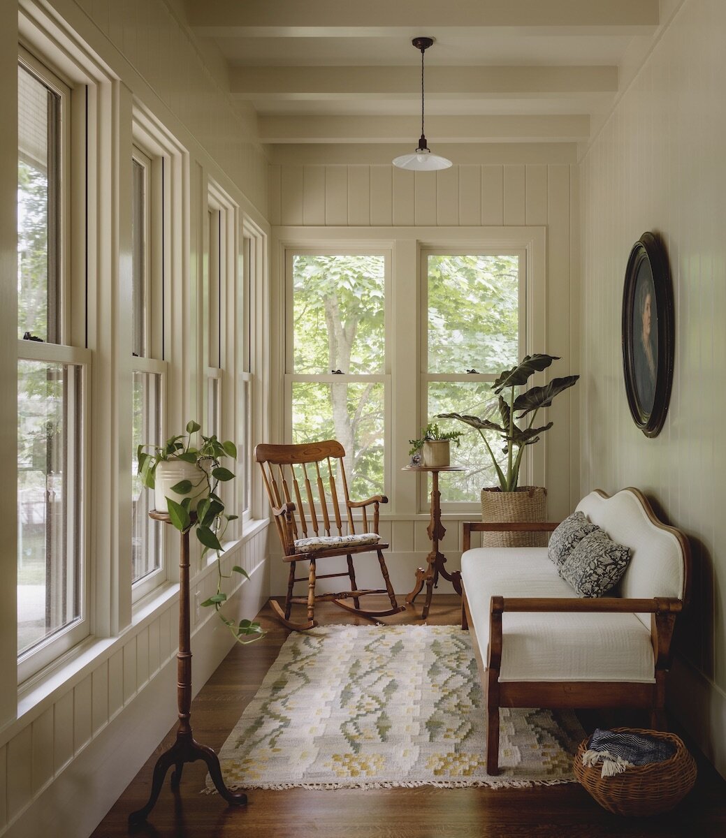 Reading Nooks in a Stylish Iowa City Home 8 sun-room-iowa-city-house-jessica-helgerson-nordroom