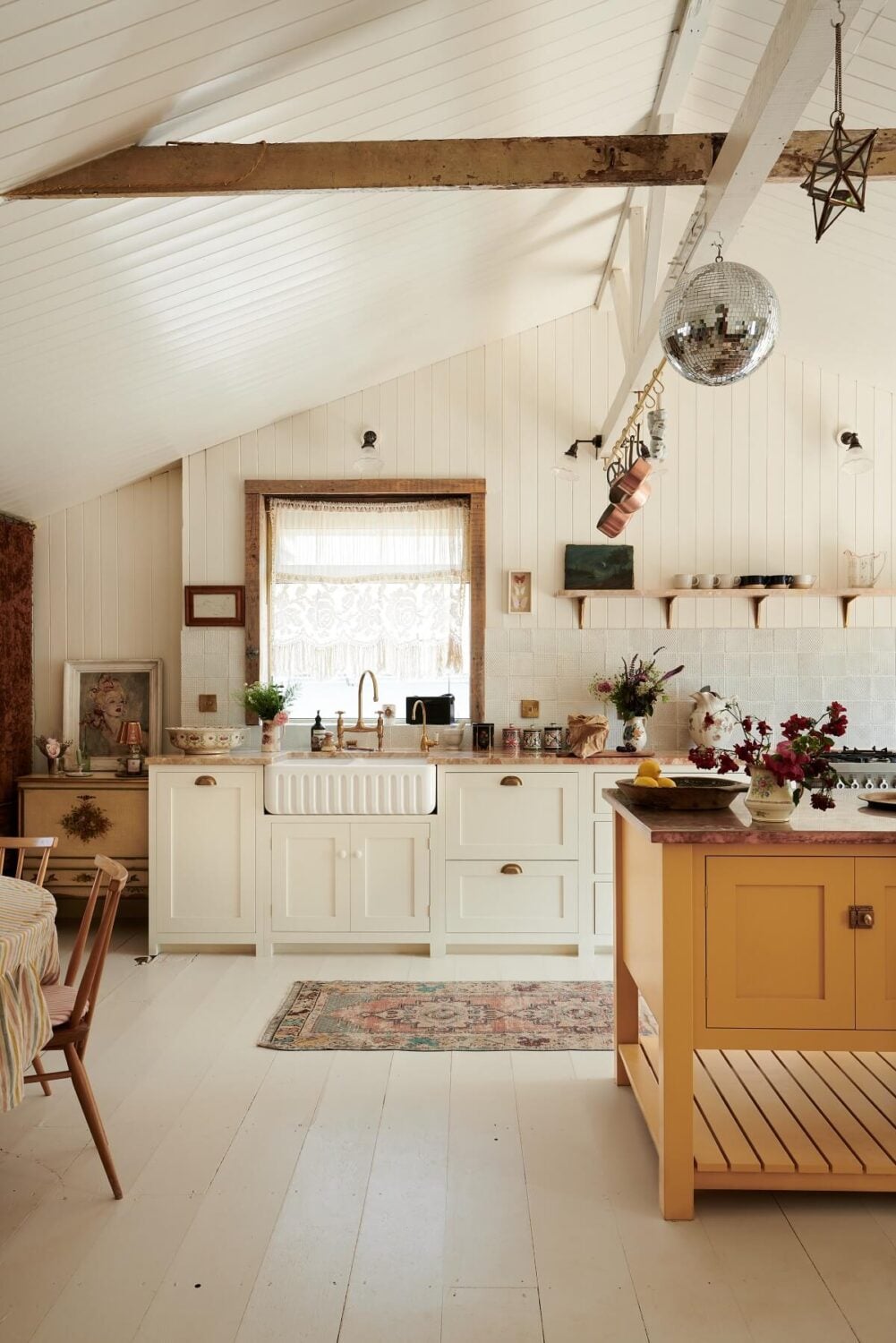 57 Stylish Two-Tone Kitchen Cabinet Ideas 14 pearl-lowe-light-bohemian-beach-house-devol-kitchen-nordroom