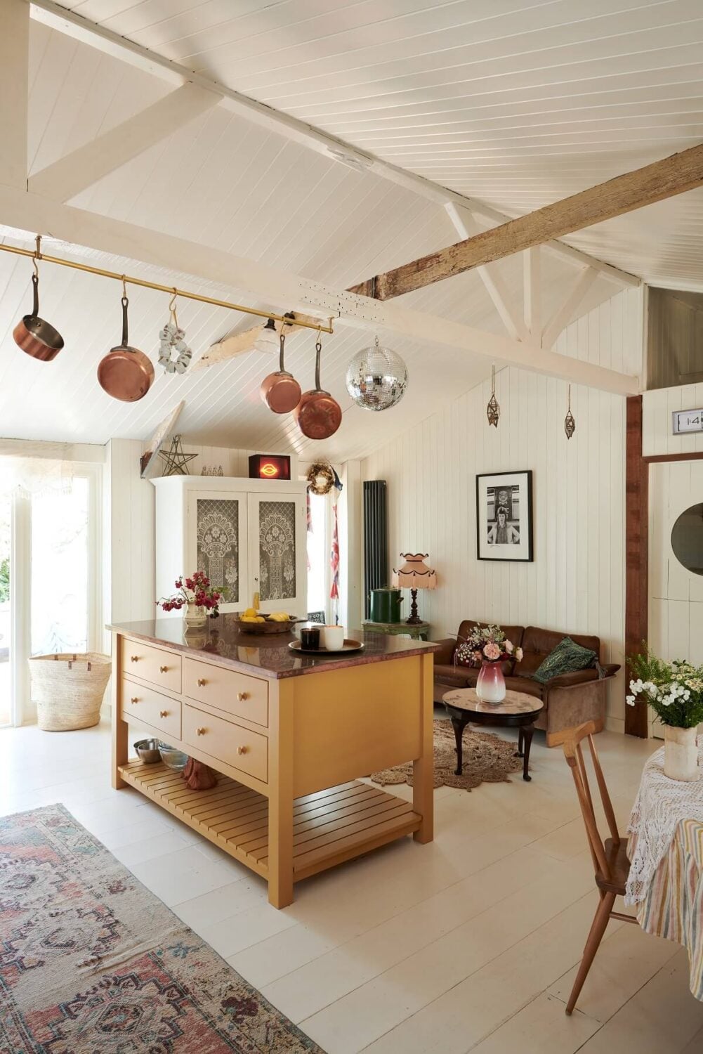 Pearl Lowe's Light Bohemian Beach House Kitchen 10 pearl-lowe-light-bohemian-beach-house-devol-kitchen-nordroom