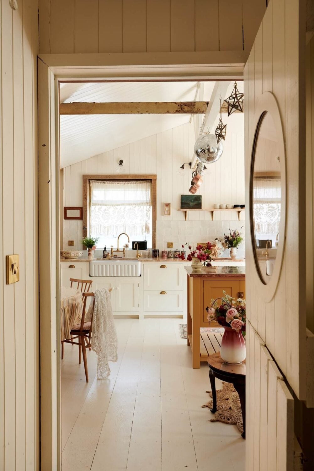 Pearl Lowe's Light Bohemian Beach House Kitchen 3 pearl-lowe-light-bohemian-beach-house-devol-kitchen-nordroom