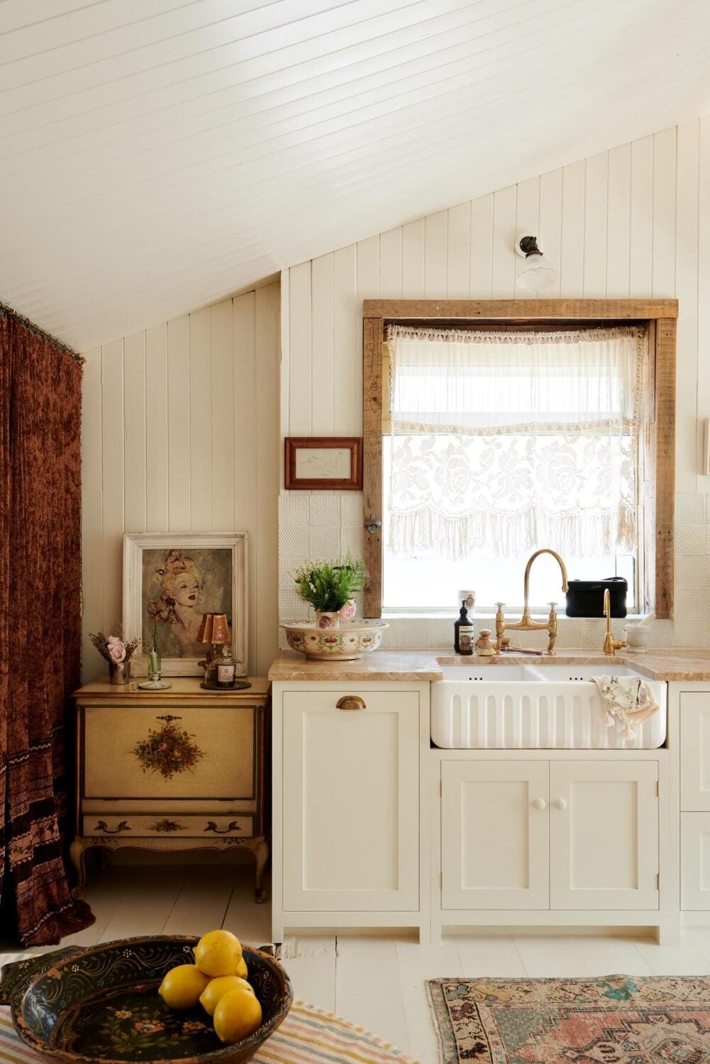 Pearl Lowe's Light Bohemian Beach House Kitchen 4 pearl-lowe-light-bohemian-beach-house-devol-kitchen-nordroom