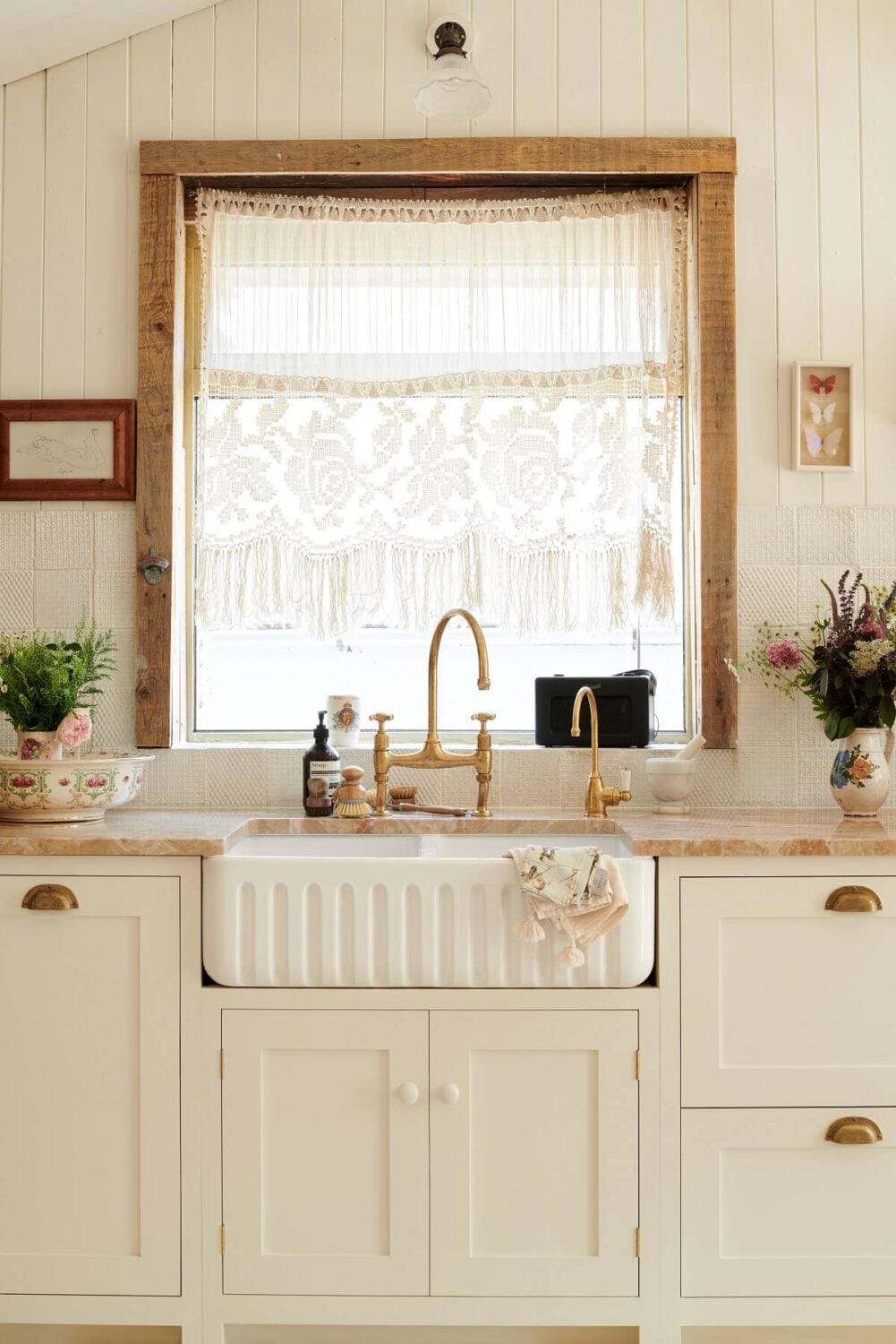 Pearl Lowe's Light Bohemian Beach House Kitchen 5 pearl-lowe-light-bohemian-beach-house-devol-kitchen-nordroom