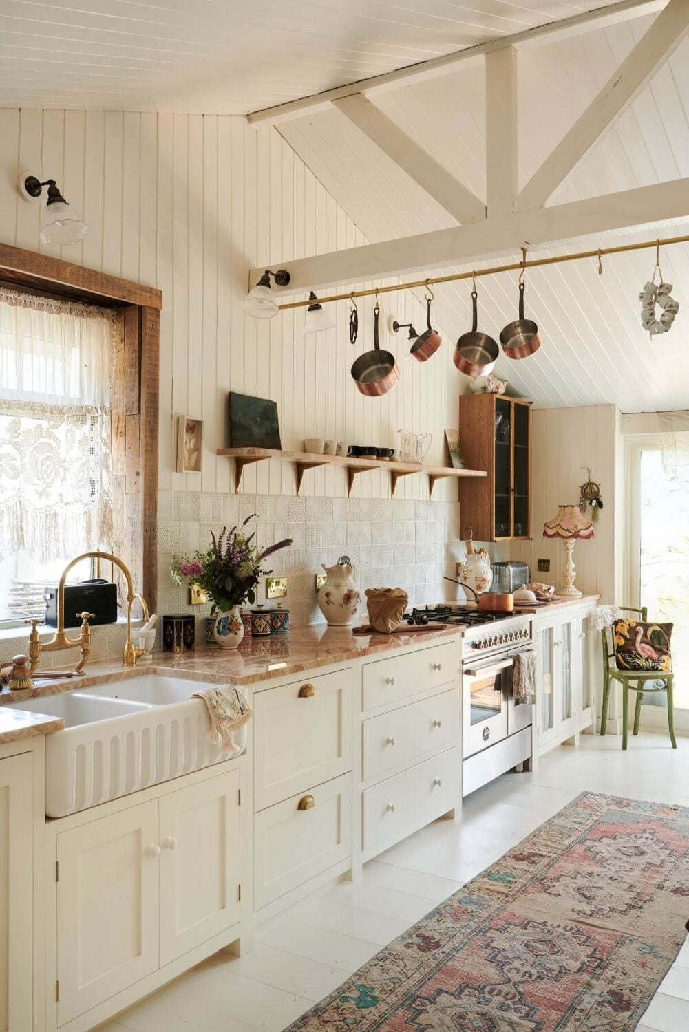 Pearl Lowe's Light Bohemian Beach House Kitchen 9 pearl-lowe-light-bohemian-beach-house-devol-kitchen-nordroom