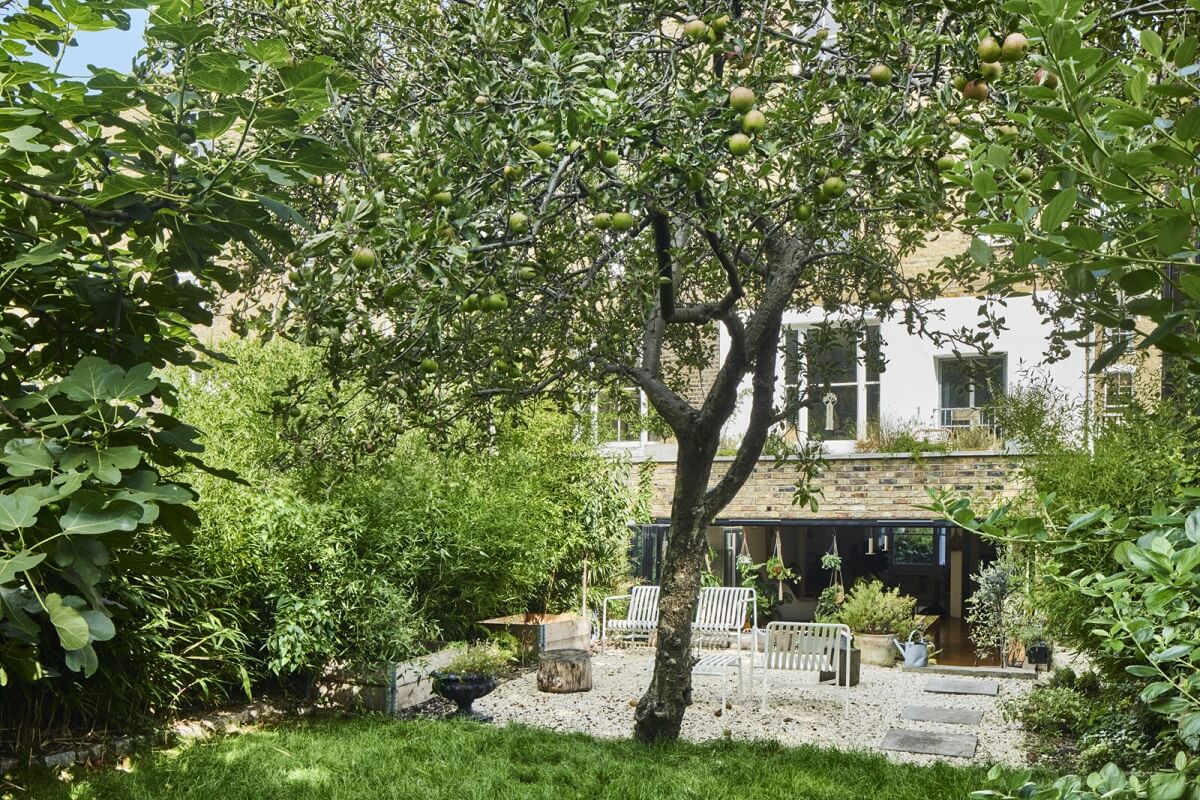 An Open-Plan Victorian House in London 14 garden-open-plan-loft-victorian-townhouse-london-nordroom