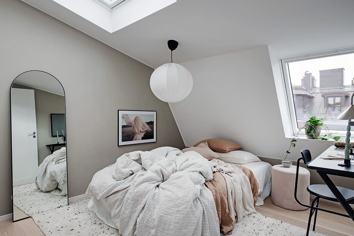 A Tiny but Light Attic Apartment in Sweden 11 tiny-light-scandinavian-attic-apartment-nordroom