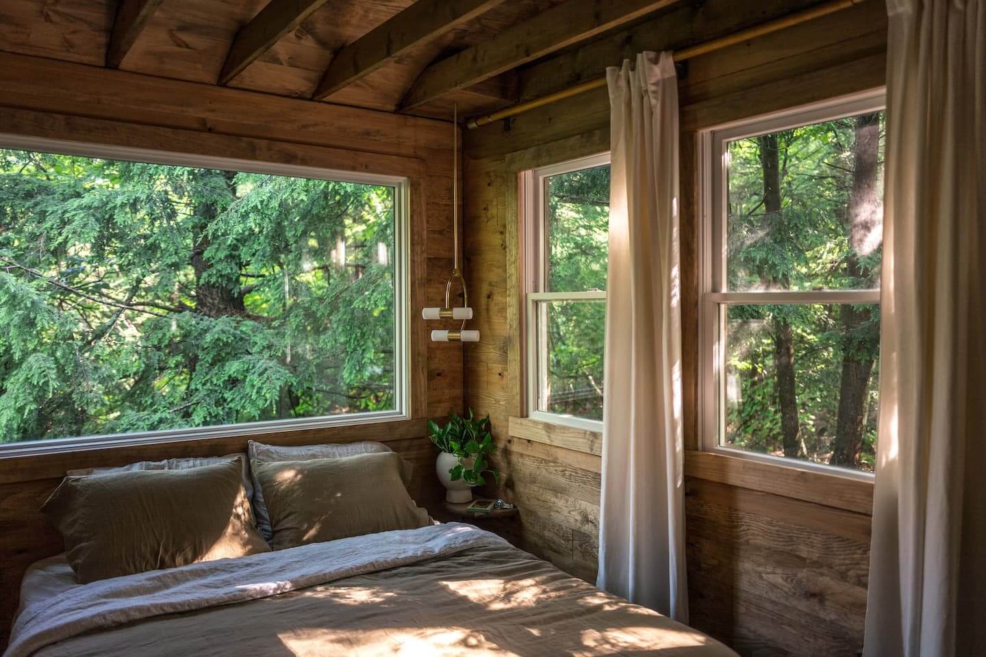 The Cabin by The Hunter Houses 19 bedroom-cabin-hunter-houses-nordroom