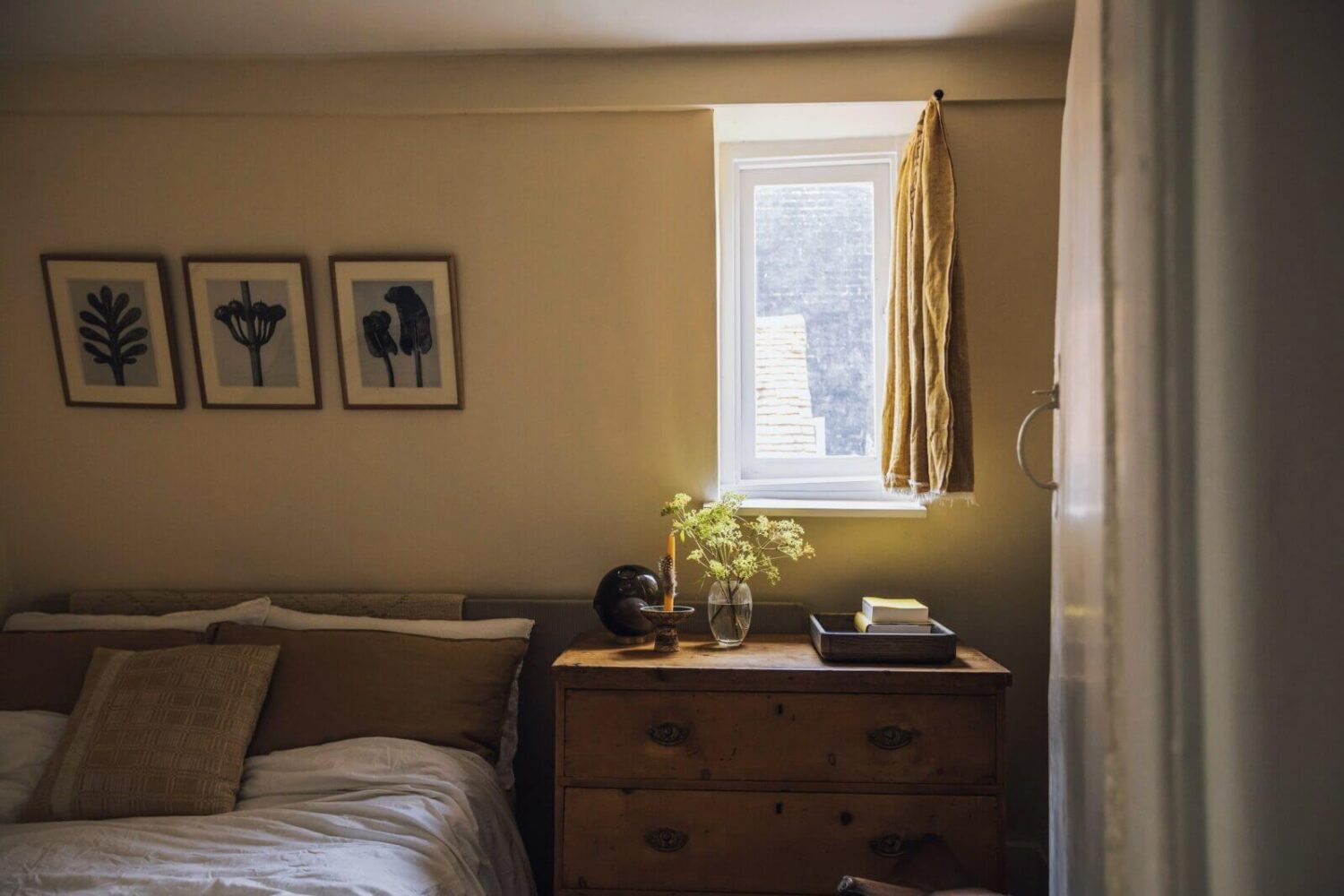 Moody Colors in a Unique Historic Apartment 21 bedroom historic apartment hastings nordroom Moody Colors in a Unique Historic Apartment