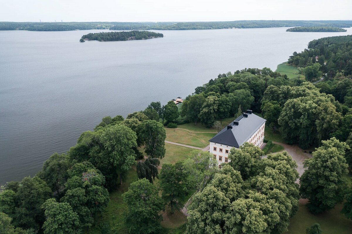 A Stylish Gray Apartment in a Swedish Castle 29 castle-conversion-sweden-nordroom