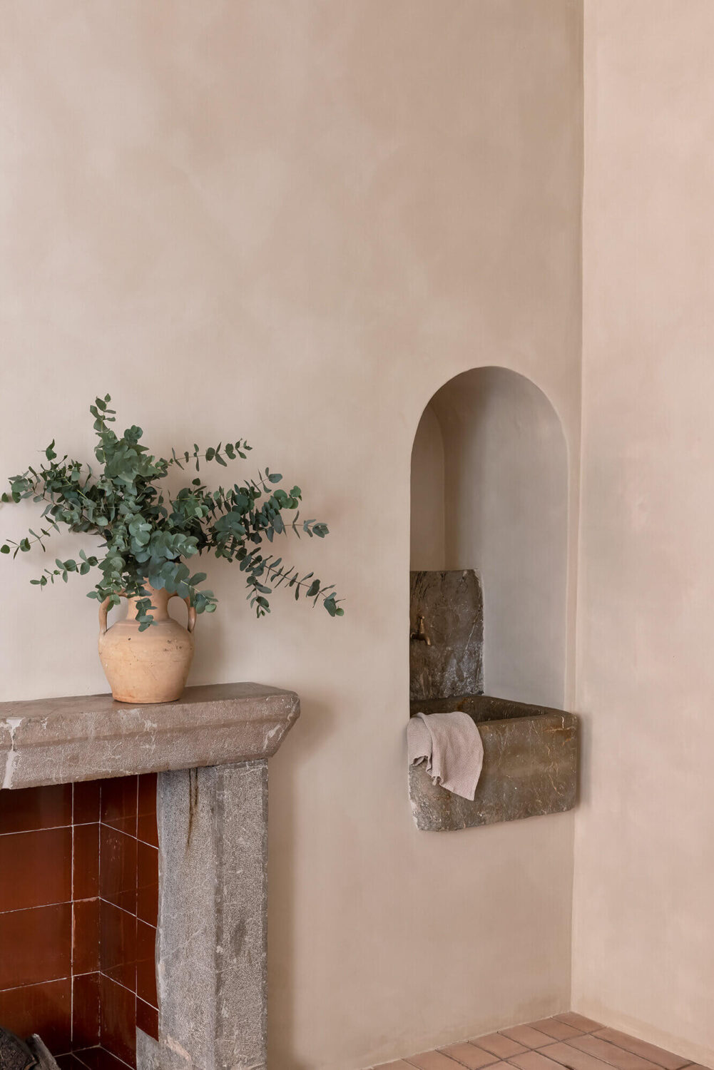 A Renovated Historic Townhouse on Mallorca 5 detail-historic-townhouse-majorca-nordroom