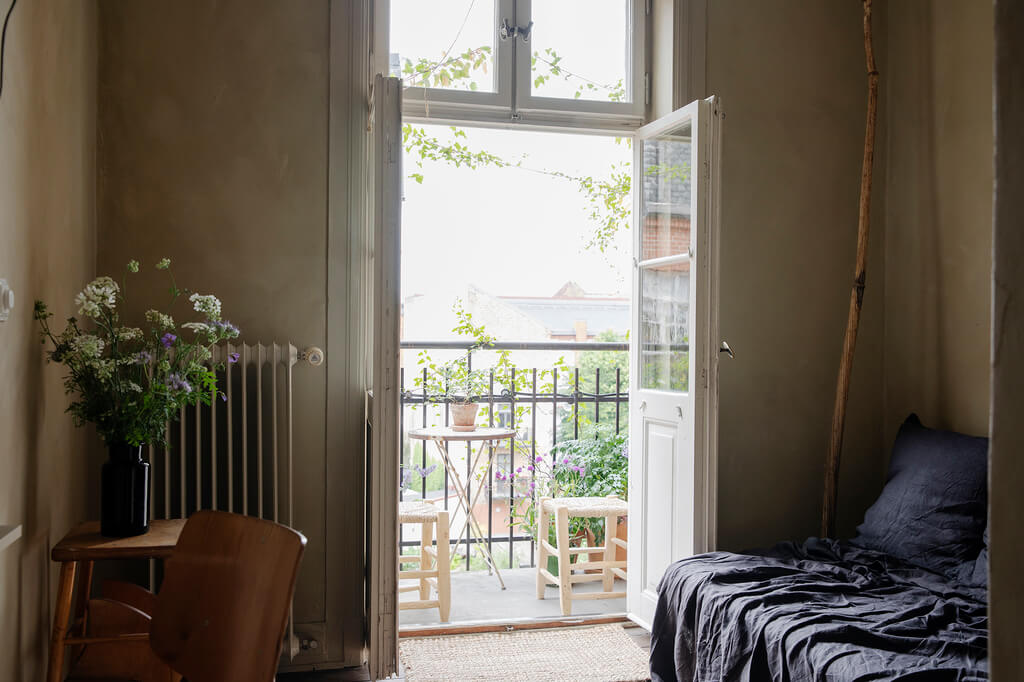 Earthy Tones in a Historic Swedish Apartment 18 earthy-tones-historic-swedish-apartment-nordroom
