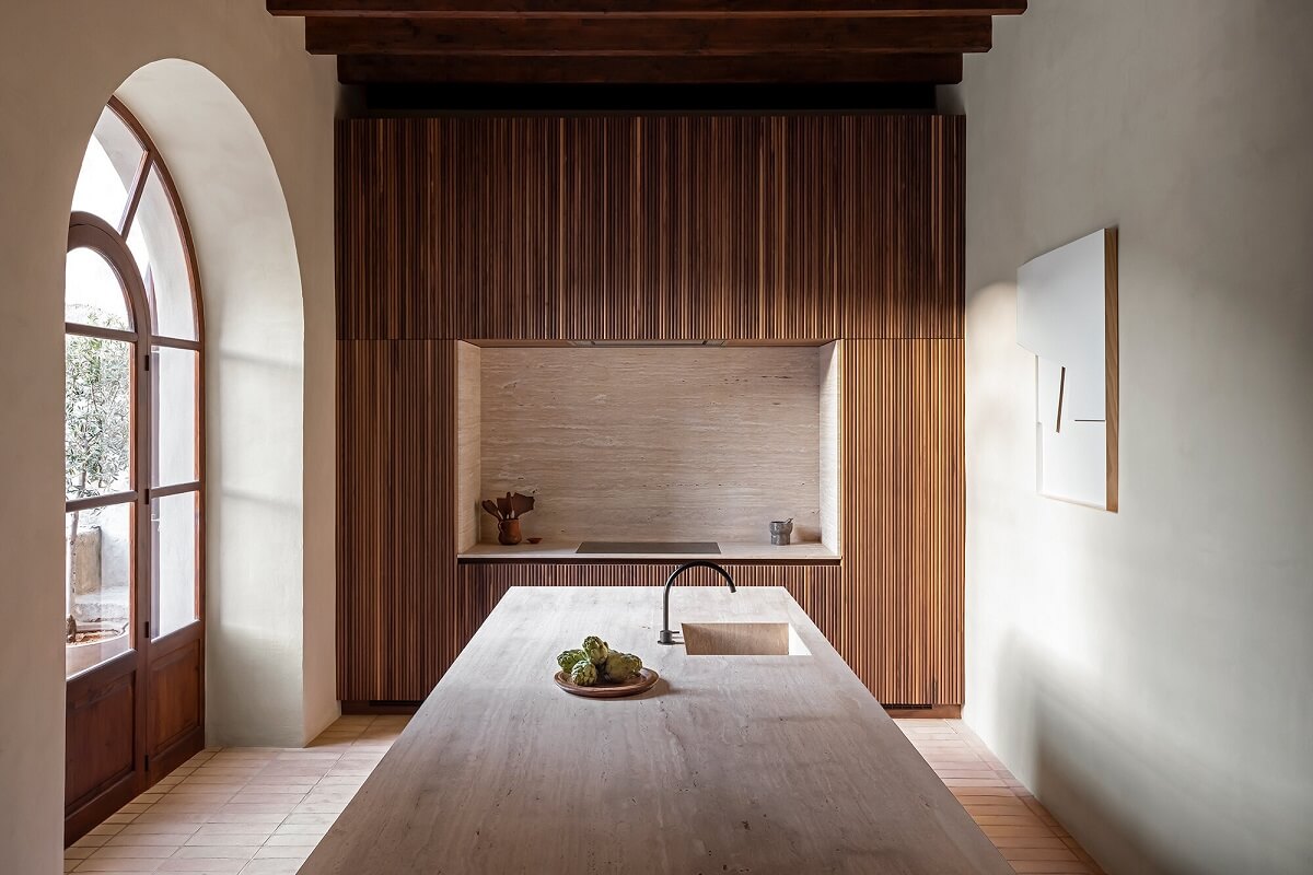 A Renovated Historic Townhouse on Mallorca 3 kitchen-historic-townhouse-majorca-duriets-design-development-nordroom
