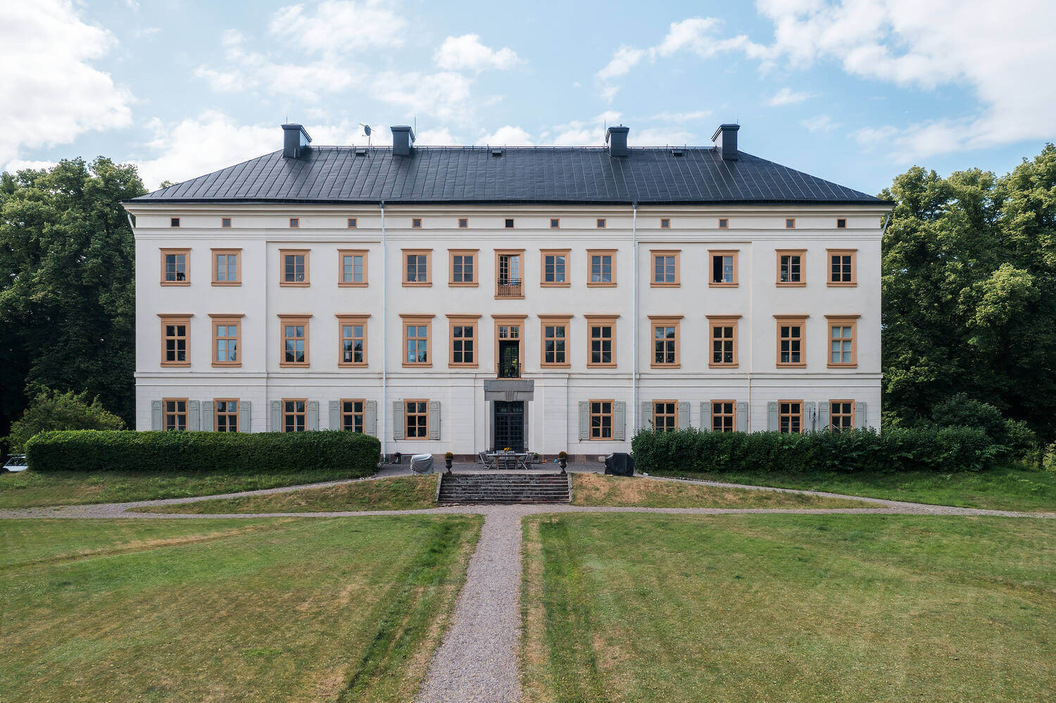 A Stylish Gray Apartment in a Swedish Castle 30 lennartsnäs-slot-sweden-nordroom1