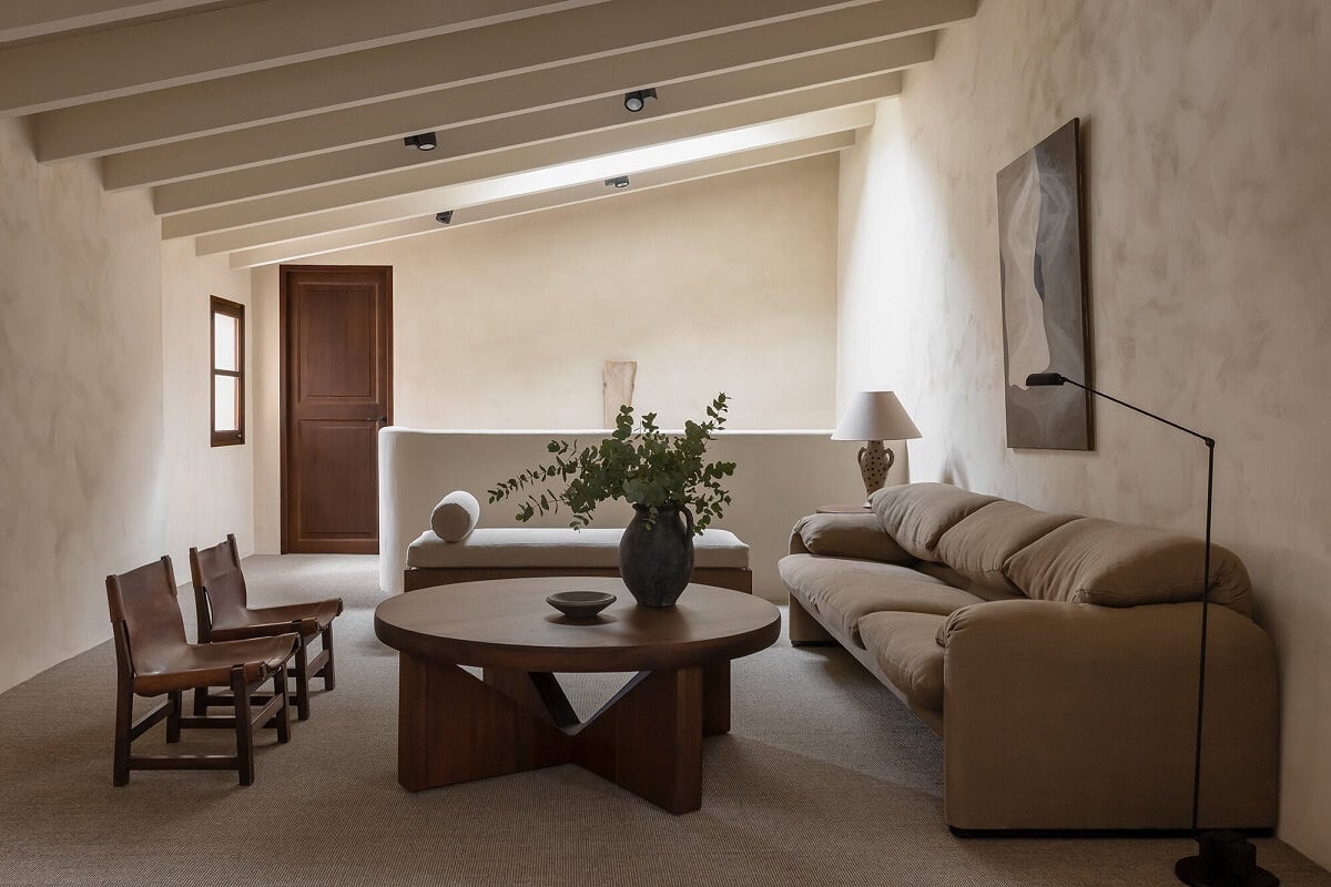A Renovated Historic Townhouse on Mallorca 10 living-room-townhouse-majorca-durietz-design-nordroom