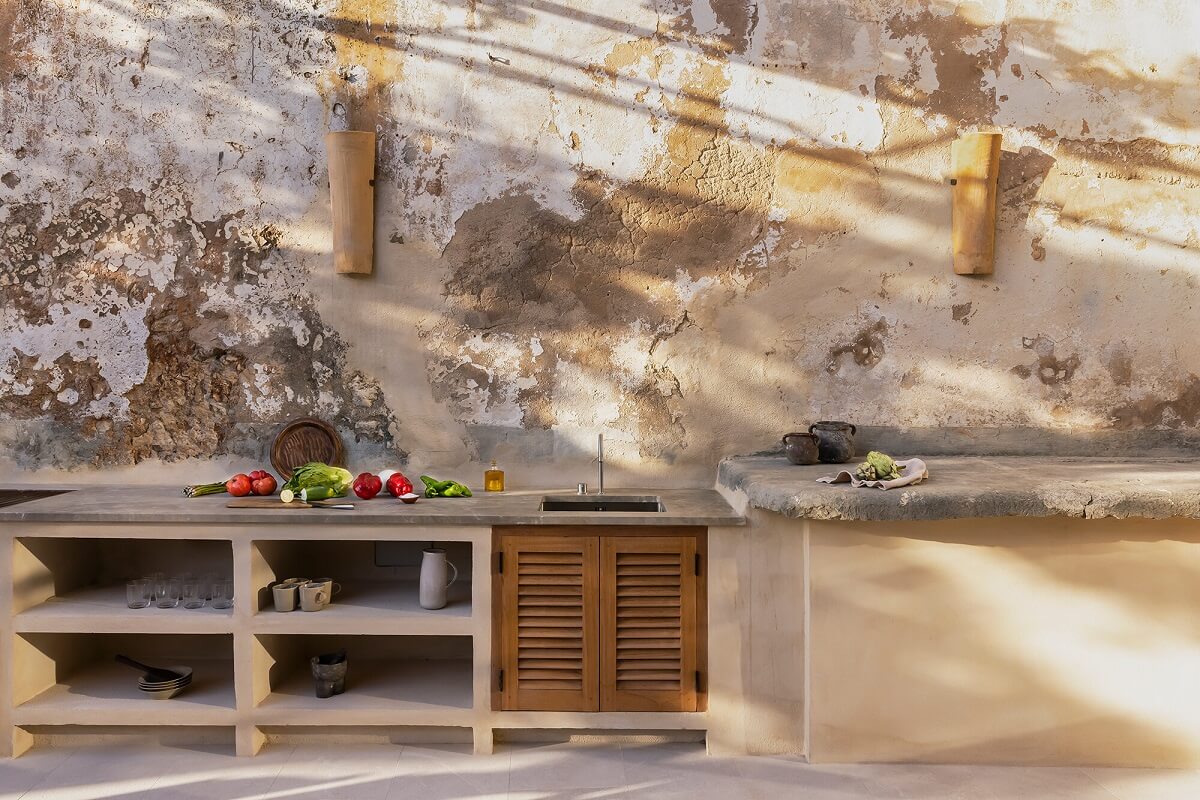 A Renovated Historic Townhouse on Mallorca 27 outdoor-kitchen-townhouse-majorca-nordroom