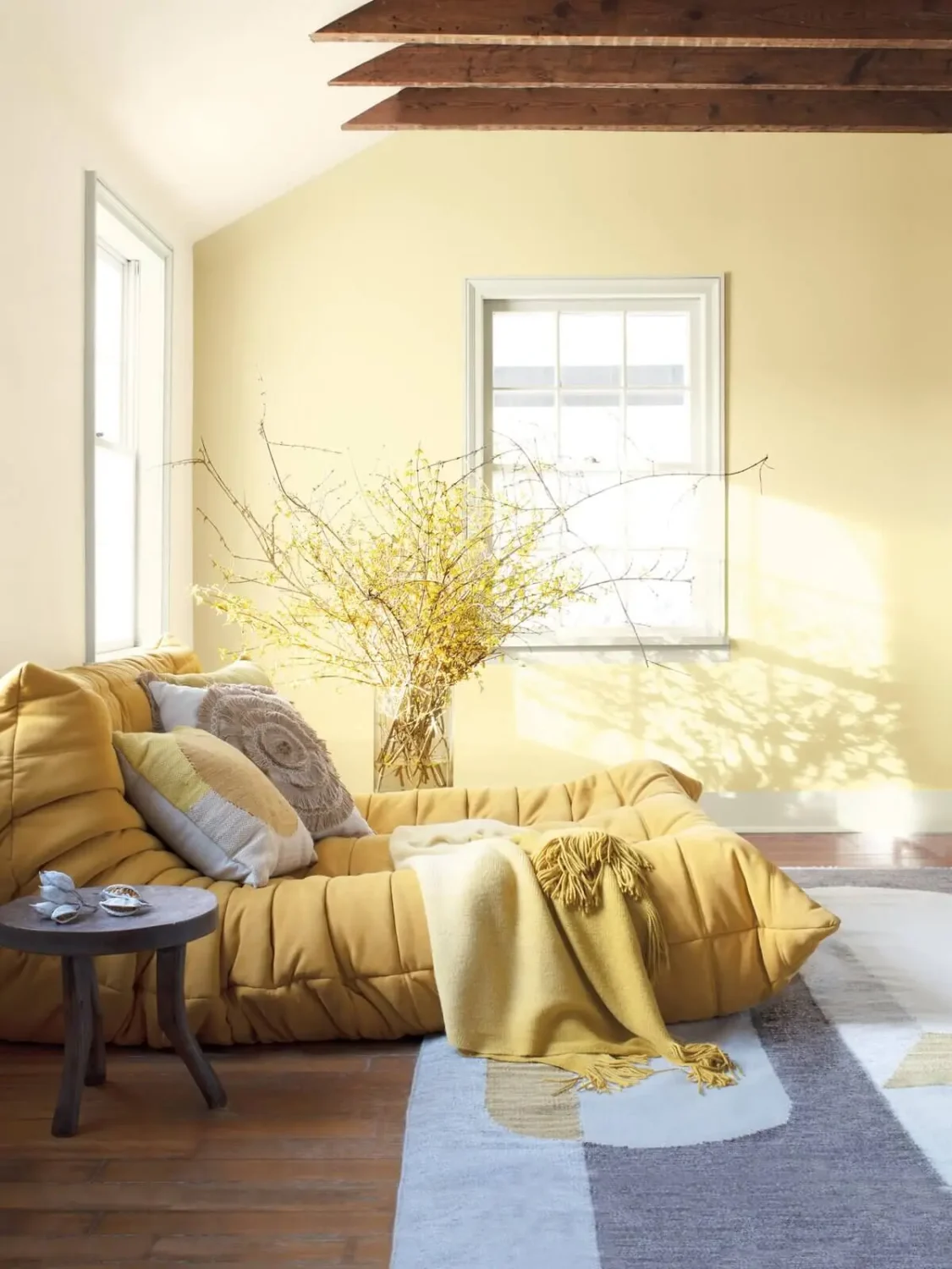 Home Decor Color Trends 2022: Natural Hues with Bright Pops 10 pale-moon-benjamin-moore-color-trends-2022-nordroom