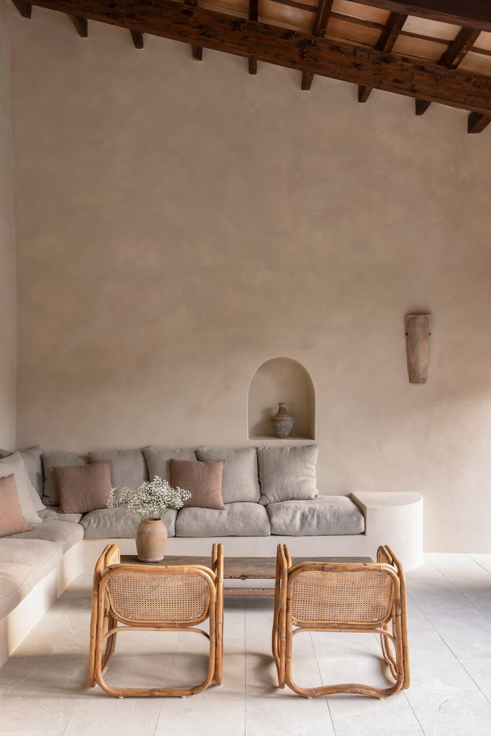 A Renovated Historic Townhouse on Mallorca 25 sitting-area-historic-townhouse-majorca-durietz-design-nordroom