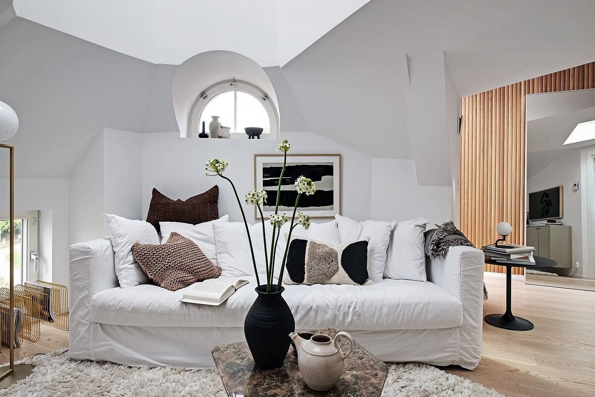 A Tiny but Light Attic Apartment in Sweden 4 tiny-light-scandinavian-attic-apartment-nordroom