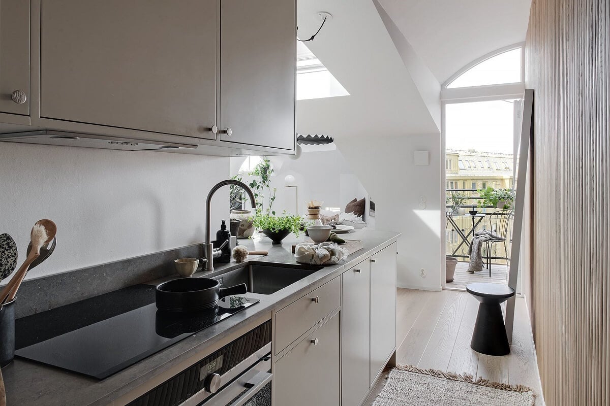 A Tiny but Light Attic Apartment in Sweden 8 tiny-light-scandinavian-attic-apartment-nordroom