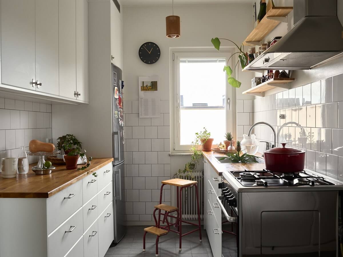 A Natural Scandi Boho Apartment 9 white-kitchen-scandinavian-apartment-nordroom