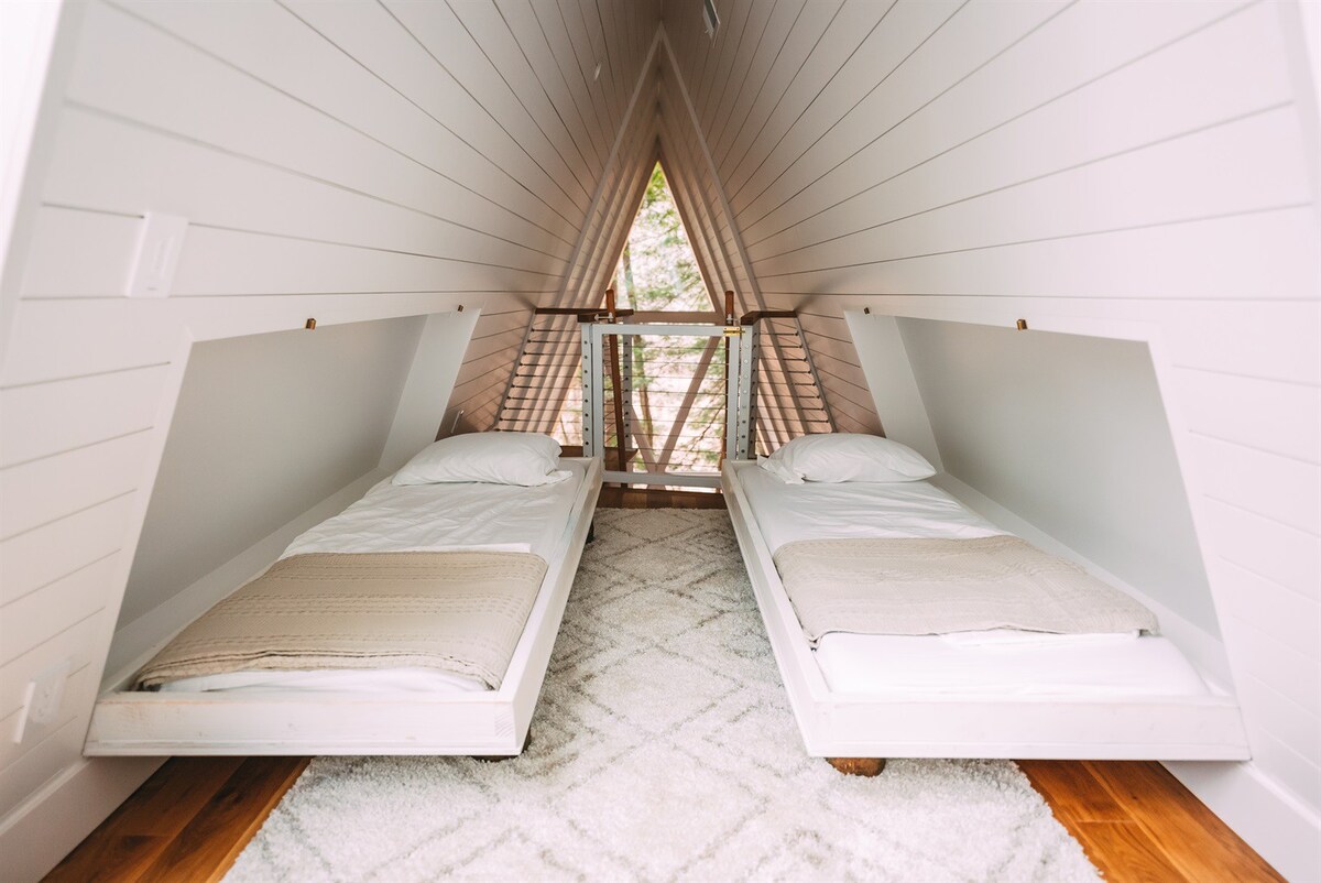 Dunlap Hollow A-Frame Cabin in Ohio 20 a-frame-cabin-airbnb-ohio-nordroom