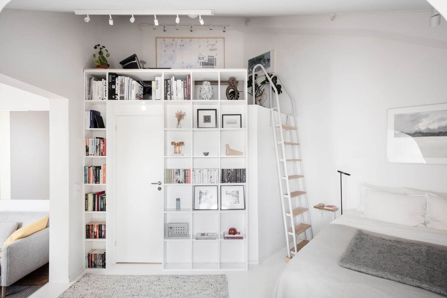 Window Seats & Creative Ideas in a Light Attic Apartment 14 bedroom-loft-home-office-scandinavian-nordroom