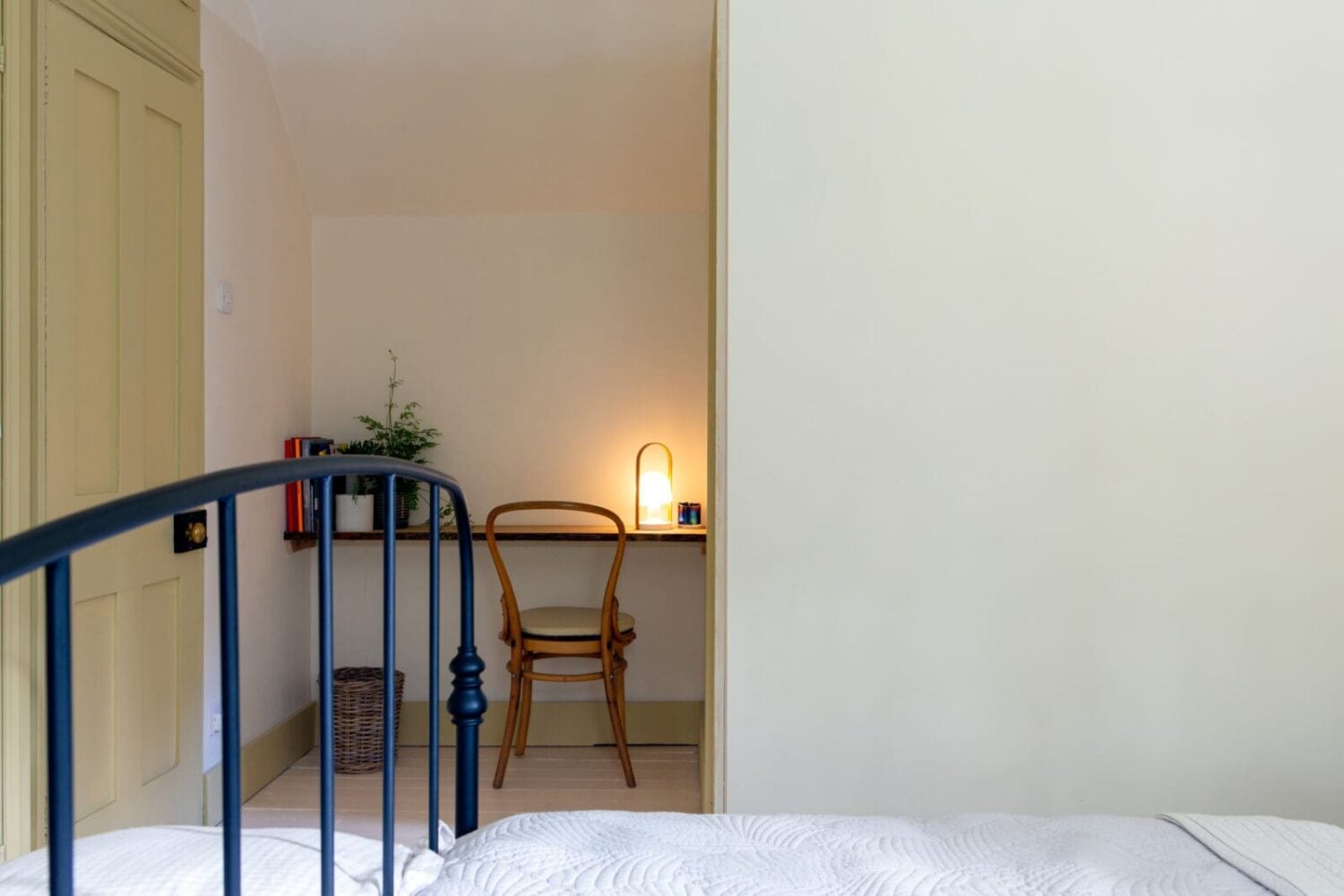 A Colorful Georgian Home in England 13 bedroom-workspace-georgian-home-england-nordroom