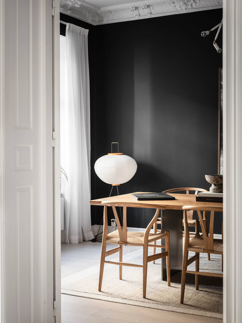 A Black Dining Room in a Stylish Apartment 5 black-dining-room-wishbone-chairs-nordroom