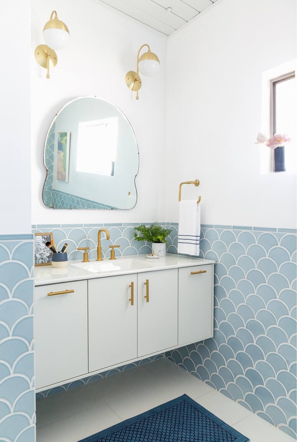 The Best Tile Color for a Small Bathroom 13 blue-bathroom-emily-henderson-nordroom