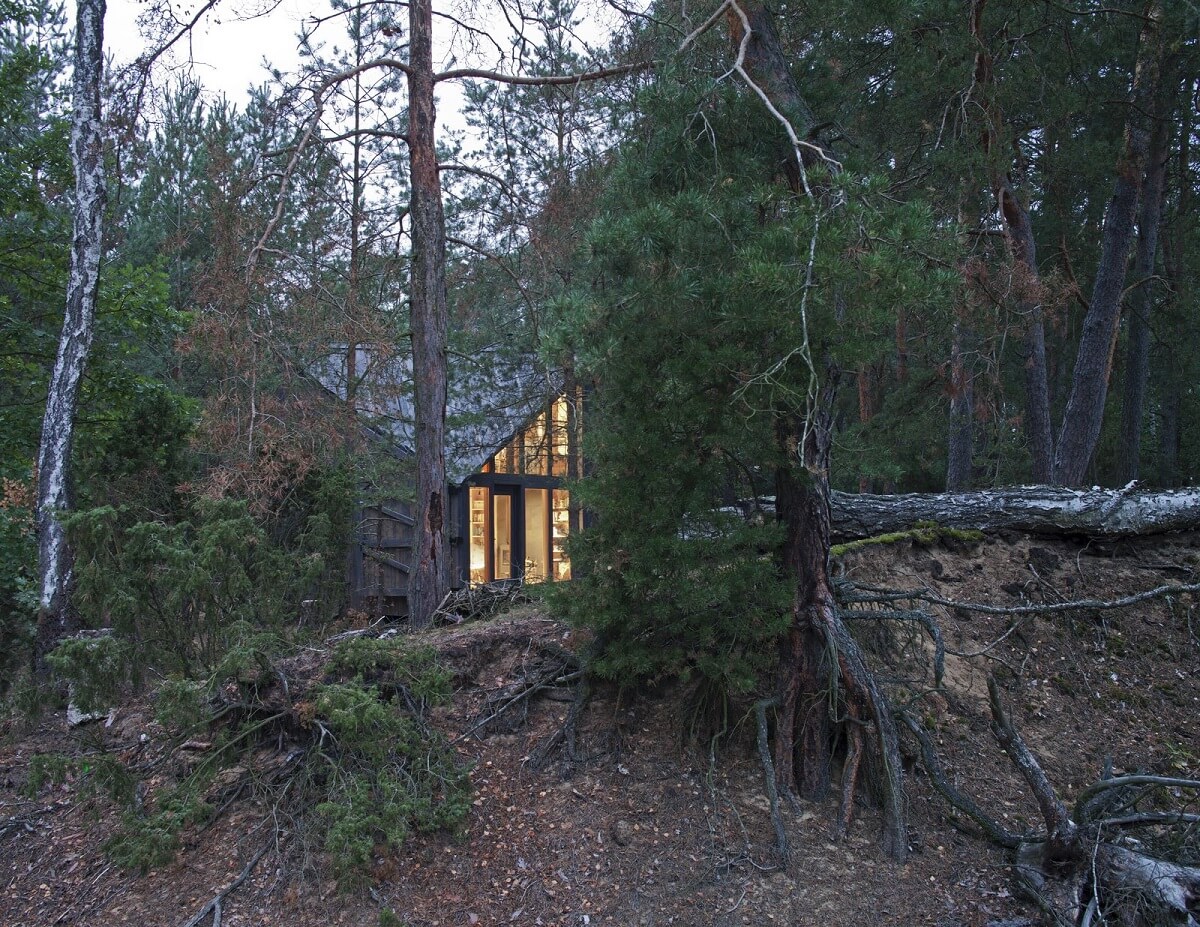 The Bookworm Cabin in Poland 13 cabin-in-the-woods-poland-nordroom
