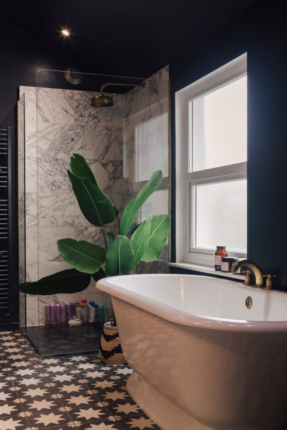 Color in a Renovated Victorian Townhouse in London 20 dark-blue-bathroom-freestanding-bath-victorian-townhouse-london-nordroom
