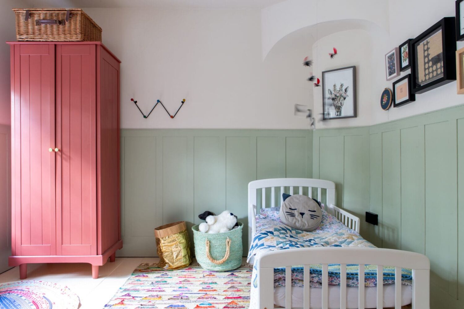 A Colorful Georgian Home in England 20 green-pink-childrens-room-nordroom