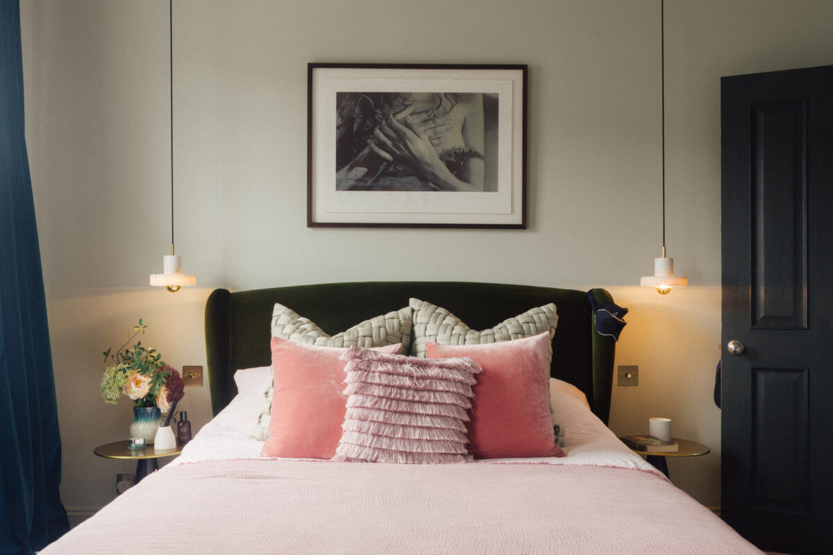 Color in a Renovated Victorian Townhouse in London 18 light-grey-bedroom-velvet-headboard-pink-bedding-nordroom