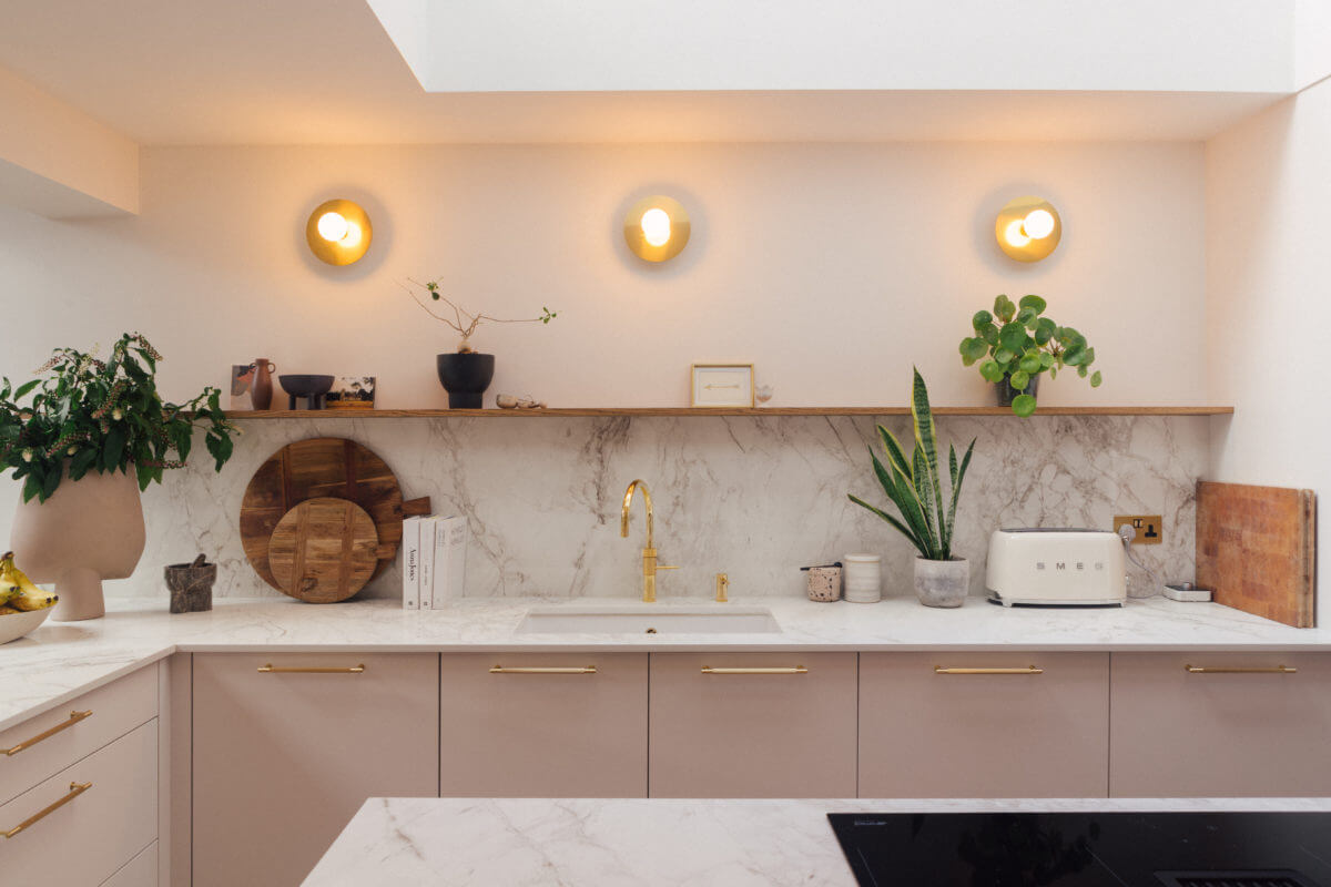 Color in a Renovated Victorian Townhouse in London 7 light-modern-kitchen-victorian-townhouse-nordroom