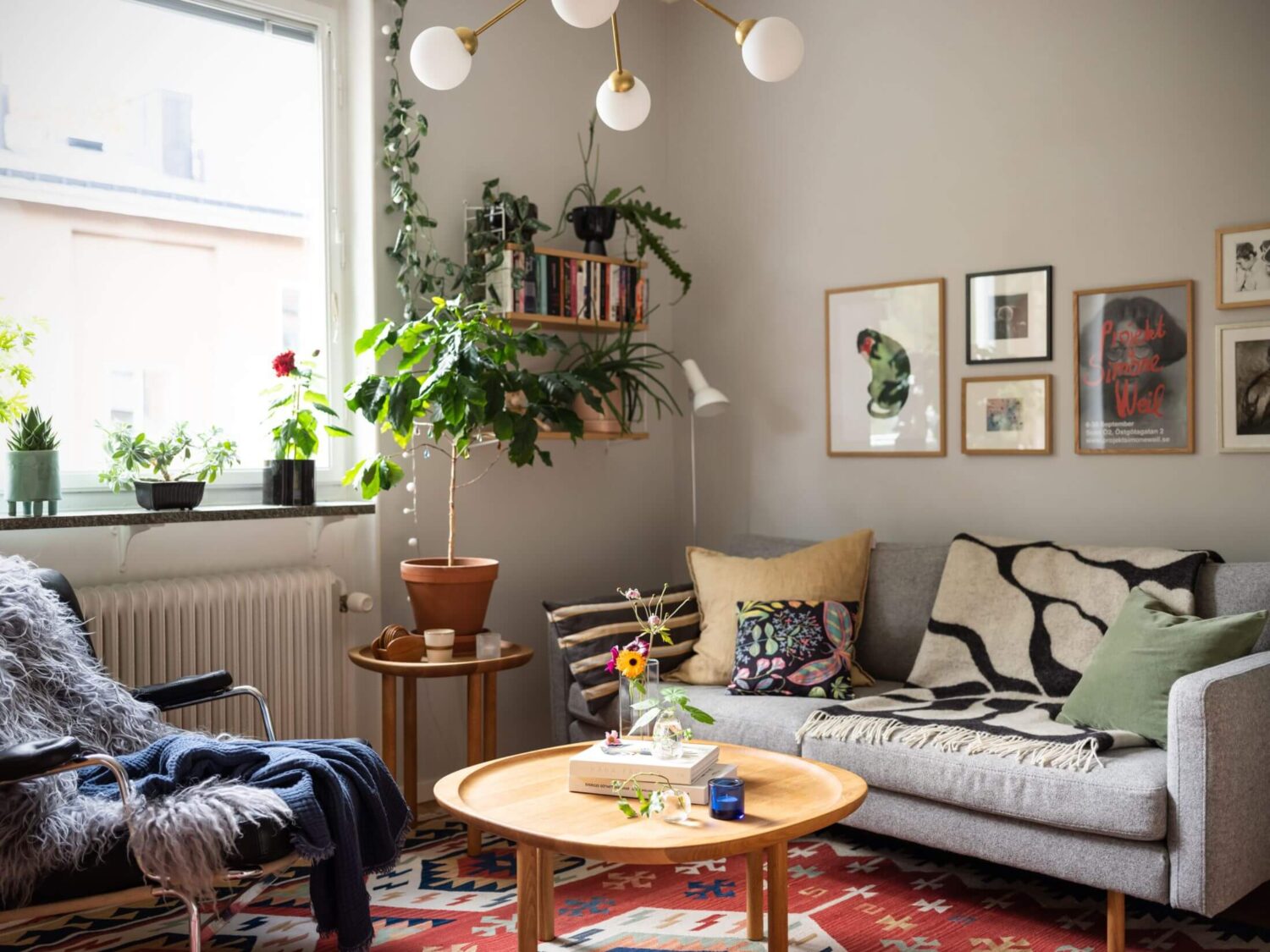 A Midcentury Studio Apartment in Sweden 2 mid-century-studio-apartment-nordroom