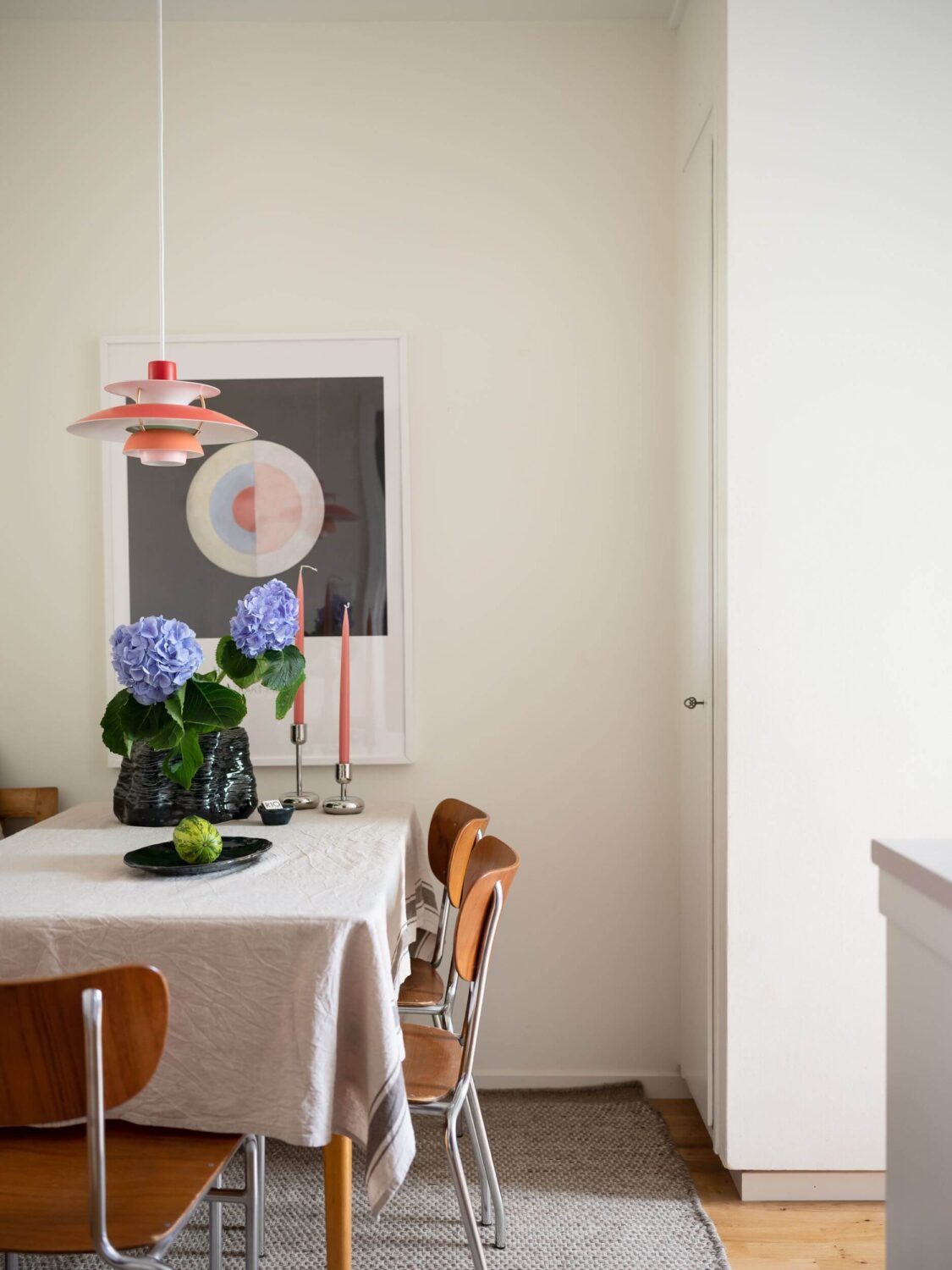 A Midcentury Studio Apartment in Sweden 11 mid-century-studio-apartment-nordroom