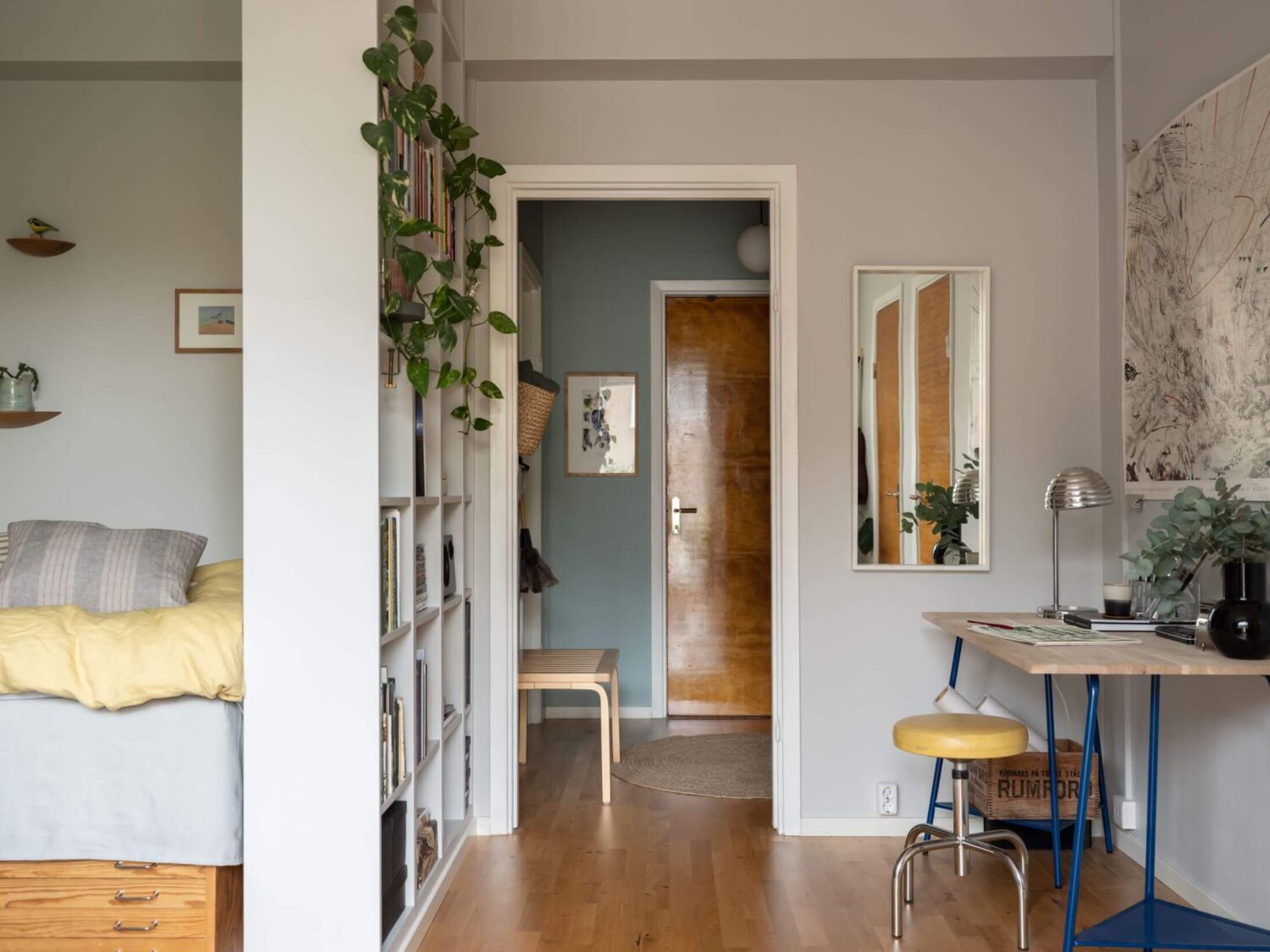 A Midcentury Studio Apartment in Sweden 6 mid-century-studio-apartment-nordroom