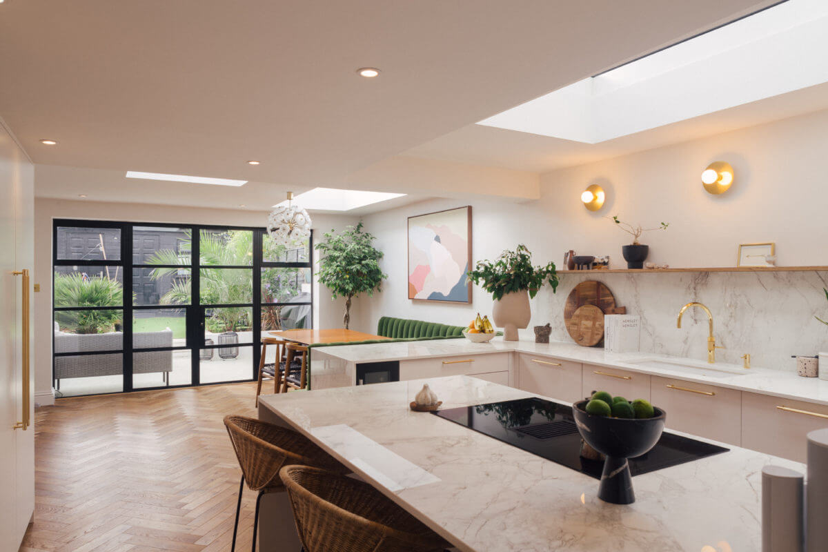 Color in a Renovated Victorian Townhouse in London 6 open-plan-kitchen-townhouse-london-nordroom