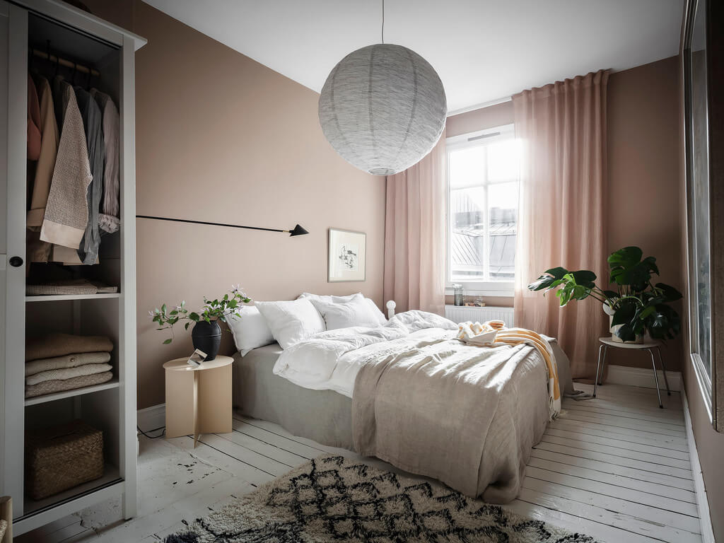 Subtle Color Touches in a Light Apartment 12 pink-bedroom-scandinavian-home-nordroom